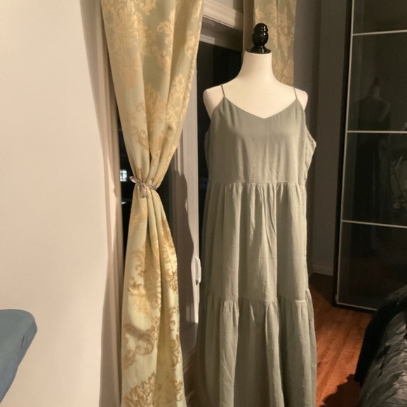 Dresses & Skirts - Gap sage maxi summer dress